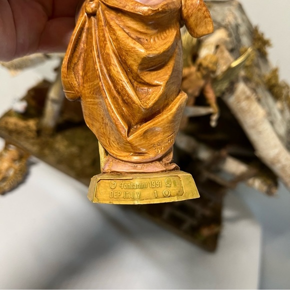 Fontanini Italy Vintage Nativity Scene with Angel & Figures & wood crèche - Picture 10 of 13